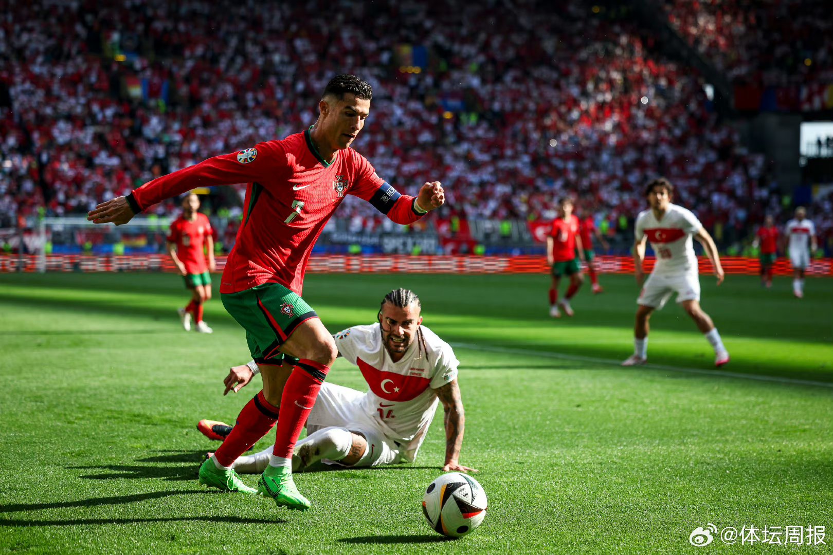 葡萄牙足球队闪耀舞台，引发狂欢的简单介绍