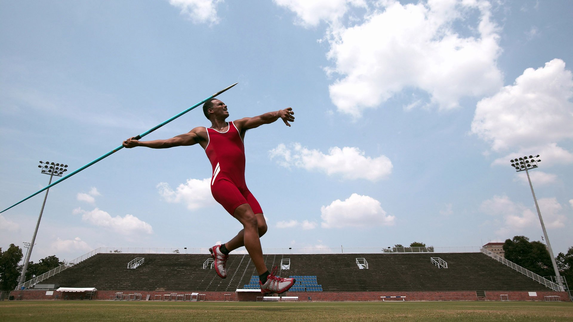 塞维利亚强势晋级法国，维尼修斯在焦点战中证明自我价值